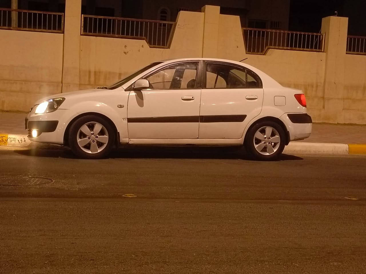 سلام عليكم
كيا ريو برايد للبيع موديل 2008  
السيارة بإسمي مداورة ثاني يوم / رقم كربلاء 
محرك 1600 وكير وتبريد بحالة جيدة
السيارة مصبوغة حزام عدا  البنيد والقمارة والجنطة 
السعر 70 مع المجال مكان كربلاء  للاستفسار
***********
