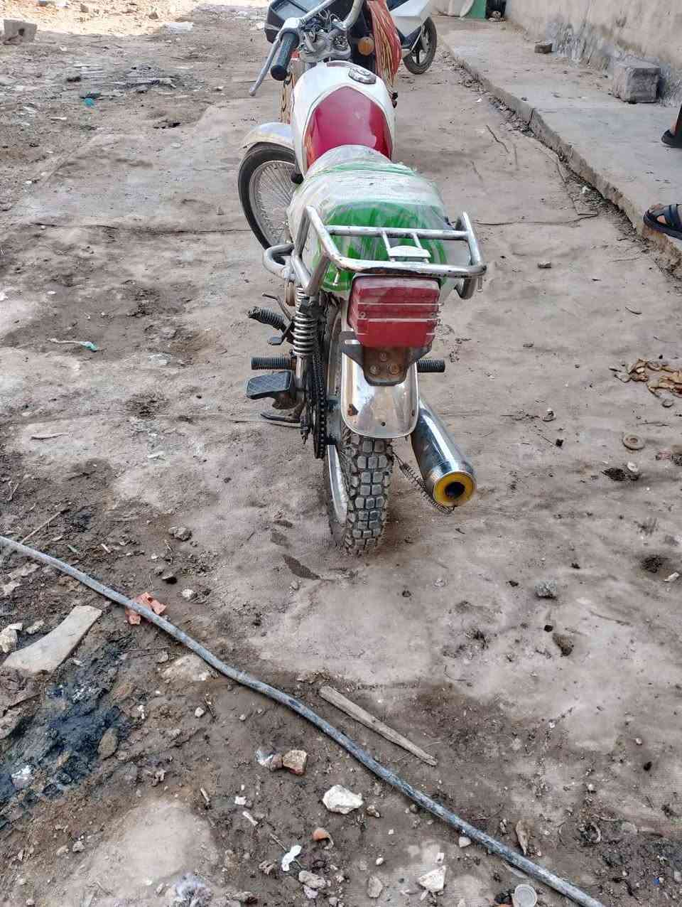 مكلف بنشر
