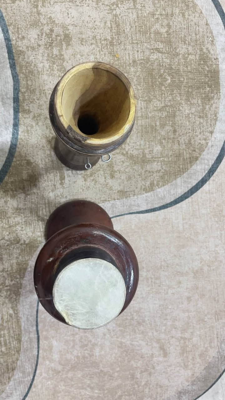 عود زرياب رقم صفر القديم موديل ٢٠١٩ مع ريشه و جنطه كامل و كاسورات من خشب السيسم الاصلي القديم مابيع كلشي وحد السعر ١٢٥ البصره الزبير ***********
