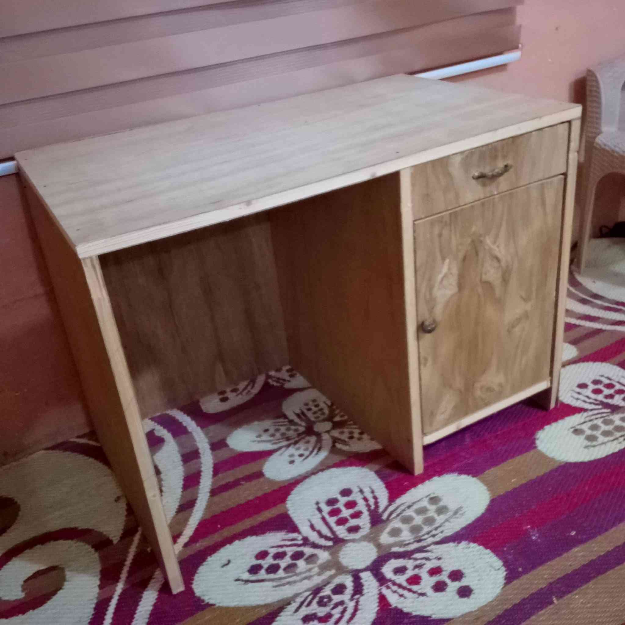 ميز  خشبي مكتبي او دراسه جديد سعره 50الف 
قياس متر ×75 
بابل المسيب ***********
