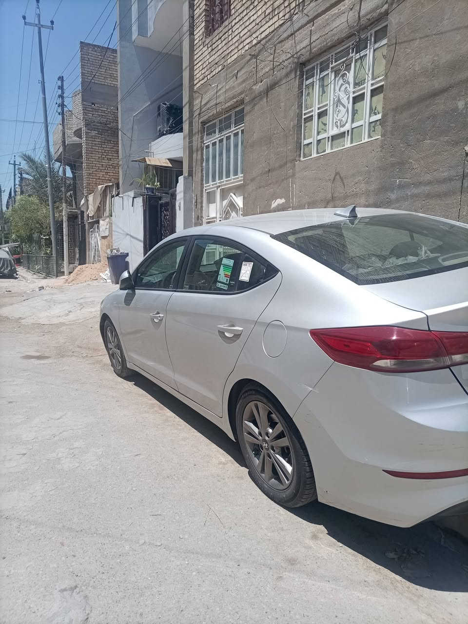 لانتره ٢٠١٨ سياره موضح بالصورة السونار كير مكينه خير من الله تخم تأير جديد صدر امامي خلفي جديد مابيه صبغ فقط البنيد كمبريسر عاطل ماشيه ١٠٠ السعر ١١٥ وبيه مجال ***********

