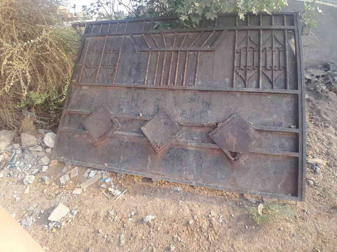 باب مستعملة • باب خشب • باب حديد