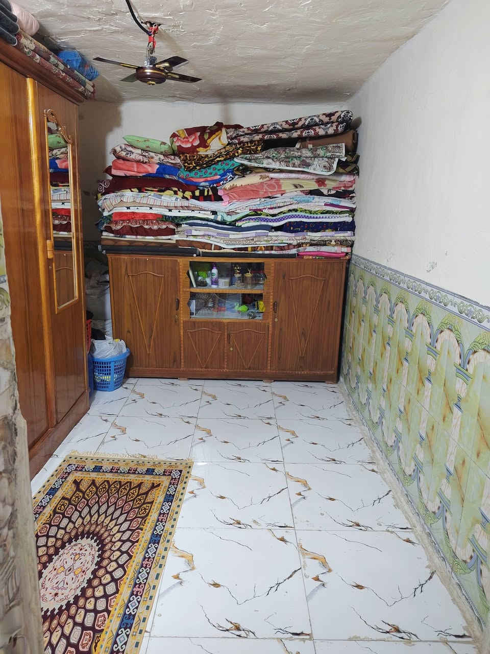 بيت للبيع بسوك التحدي ب ٣٠ وبي مجال قرب الشركه العربيه مساحته ٦٠ منطقه حلوه غير متواجد على الفيس للاتصال على الرقم ***********
