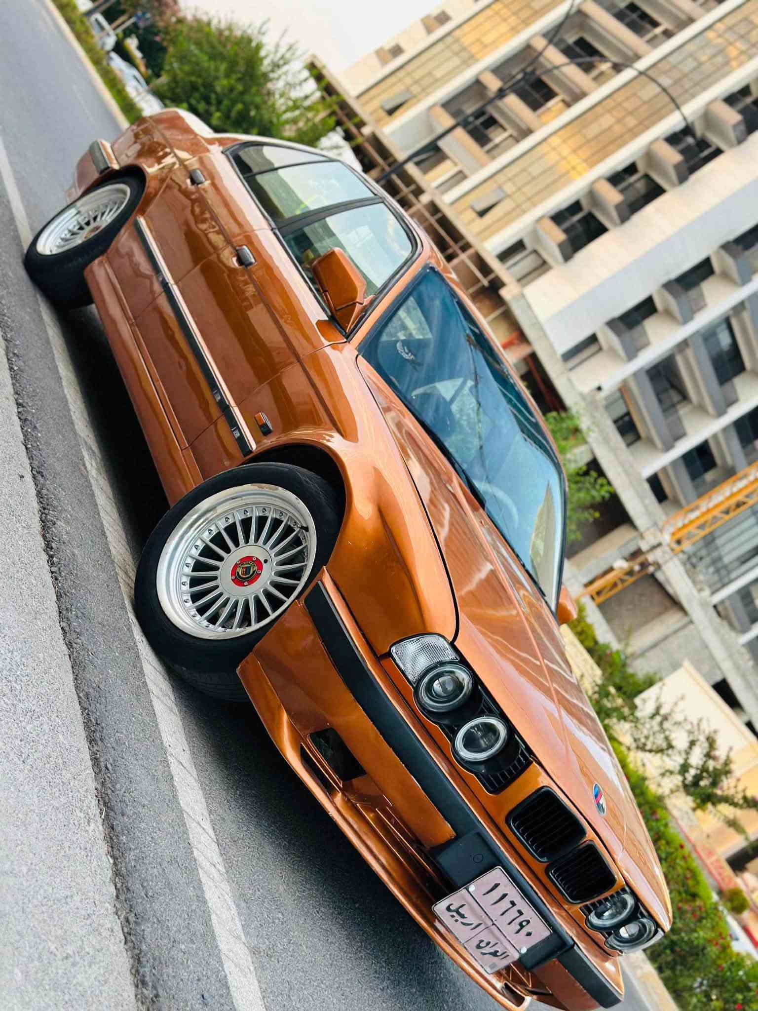 BMW 525i Full full 
گێڕ ئۆتۆماتک .مەکینە کەپس .
شکلی كامل كراوە بە M  
مۆدێل 1991
مەکینەی 525  كەپس لۆك لۆك
فوول مواسەفات سڵایت
سەیارەکە زۆر بەقەوەتە ماشاءالله 
قفل مەرکەزی
چوار جام کارەبای
لایت ئەلقە کامل زینۆن
ناوی لەسەر دەقی شەریکە ماوە 
كارەبایی گێچ بەنزین حەماوە مەزبوت
تەبدیل لەونە كراوە بەقیسی پێشی كەپسە
سەیارەکە زۆر جوان ماوەتەوە
کارەبای کامل مەزبوت
تحویل/غەرامە/براوە/بەشەرت
سیستەمی گزۆزی نەرمە سەوتێکی زۆر راقی هەیە
تازە کامل سێرفزی بۆ کراوە 
چوار تایەی و ویلی لۆکی بۆ بوسترات
سعر 49 وەرەقە و کەمێک مجال
شوێن // هەولێر
بۆ زانیاری زیاتر نامە بنێرن لەخزمەت دام .
