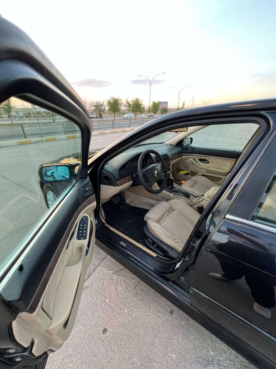 BMW E39 صقر 
موديل 2001 
محرك 528 دبل فانوس المرغوب 
تحویل بشرط 
بدون ضربة نهائيا 
قطعتين او ثلاث صبغ 
هزه جديده سنويه جديده لحد نهاية 2030 
سياره فول  بس بدون سلايت 
سیارە ماشي132 الف مایل 
کشنات جلد 
داخل كريمي 
كشنات سیاحي كهرباء بالكامل 
تحكم ستيرن 
تحديد سرعة 
تراکشن شغال 
حساس امامي و خلفي 
مرايات كهرباء و هيتر 
دعاميات M 
ویالە M 18 تو سایز 
حدادیە امامي و خلفي جدید 
بطاریە جدیدە 
بطاقة بانزین موجود 
سیارە جاهزە و علی وضع الشرکە موو تعمیر سیارە لوك لوك کلشي علی بلاد و ما ناقصها ولا برغي و السیارە احلی من الصور  بهواي . 

سعر110  و بيها مجال 

‏BMW E39 سەقەڕ 
مۆدێل 2001 
مەکینەی 528 دەبڵ دیجیتاڵ مەڕغوب 
تەحویل بەشەرت 
سەیارەکە بێ لێدرانە 
دو سێ پارچەی سبوغە 
هەزەی تازەیە سەنەوی تا کۆتایی 2030 
سەیارەکە فول فولە بەس سلایت نیە 
132 هەزار مایل ڕۆشتوە 
کوشن جلدە 
ناو کرێمیە 
کوشن سیاحیە کامل کارەبایە 
سوکان ڤۆلیۆم 
تەحدید سورعەیە 
تراکشن ئیشەکات
حەساس پێش و دوا 
ئاوێنە کارەبا و هیتەرە 
دەعامی M
ویل M 18 توو سایز 
تاخم پیش و دوای تازەیە 
پاتری تازەیە 
بیتاقەی بەنزینی هەیە 
جاهزە و لەسەر دەقی شەریکە ماوەتەوە سەیارەی تەعمیر نیە یەک بوڕغی نەقس نیە زۆر پاک و جوان ماوەتەوە لە ڕەسمەکان جوانترە

رةقةم ***********
