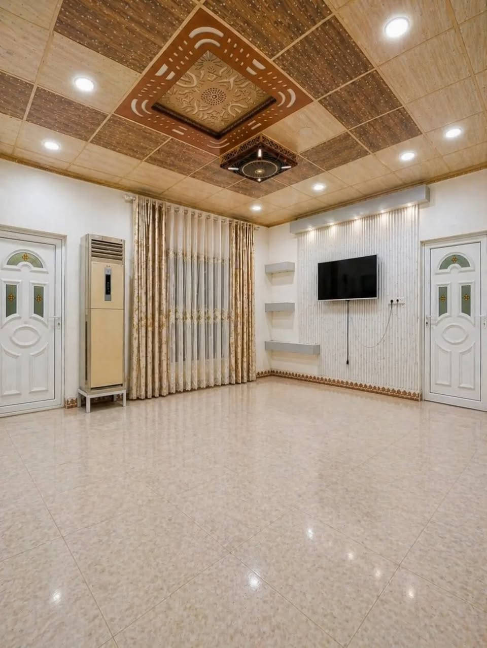 بيت للبيع طابو ملك صرف سعره جدا مناسب  واجهته ٥ونص نزال ٢٢ ونص مساحته ١٢٣ و. ٧٥ يحتوي ع غرفه نوم نظام سويت  وكراج وصحيات خارجيه ومطبخ ومدخل  واستقبال وممر العنوان حي الواسطي خلف جامع الجبوري ***********
