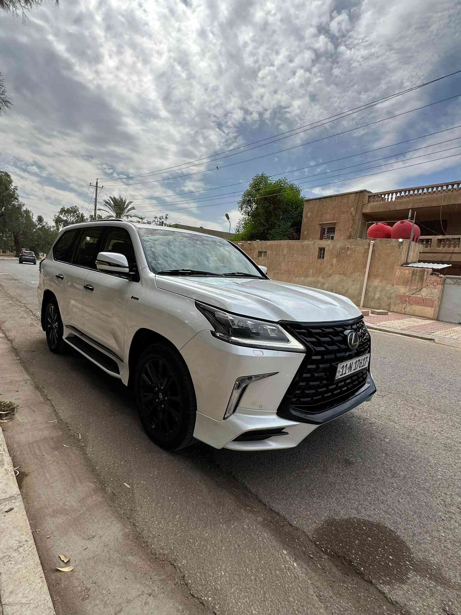 السلام عليكم للبيع لكزز موديل 2020
لكزز فول مواصفات LX 570 
سوبر سبورت 
شركة بريم اصل 
داخل قرميدي 
جكات تصعد تنزل 
جميع الكشنات كهرباء 
كشنات تدفئه تبريد 
رادار 360 درجة 
5 كامرات 
صندوق كهرباء 
سلايت 
ثلاجه 
تحكمات ستيرن 
سايد بريك كهرباء 
3 شاشات 
ستيرن كهرباء 
كشن ذاكرة 
دوسات ليزريه 
تحديد مسار 
ماشية 69 الف حقيقي 
مكينه كير كفاله عامه بحالة الوكاله 
السيارة كفاله عامه ماعده اصبع بي دي ار موضح بالسونار مرفق مع الصور 
تخم تاير تخم دسكات 
باقي المواصفات معروفه مال لكزز 
رقم بغداد بسمي تحويل ثاني 
هزة وسنويه جديده 
مكان السيارة ديالى المقدادية 
السيارة جديده بحالة الوكاله شرط 
ما شاء الله 
***********
