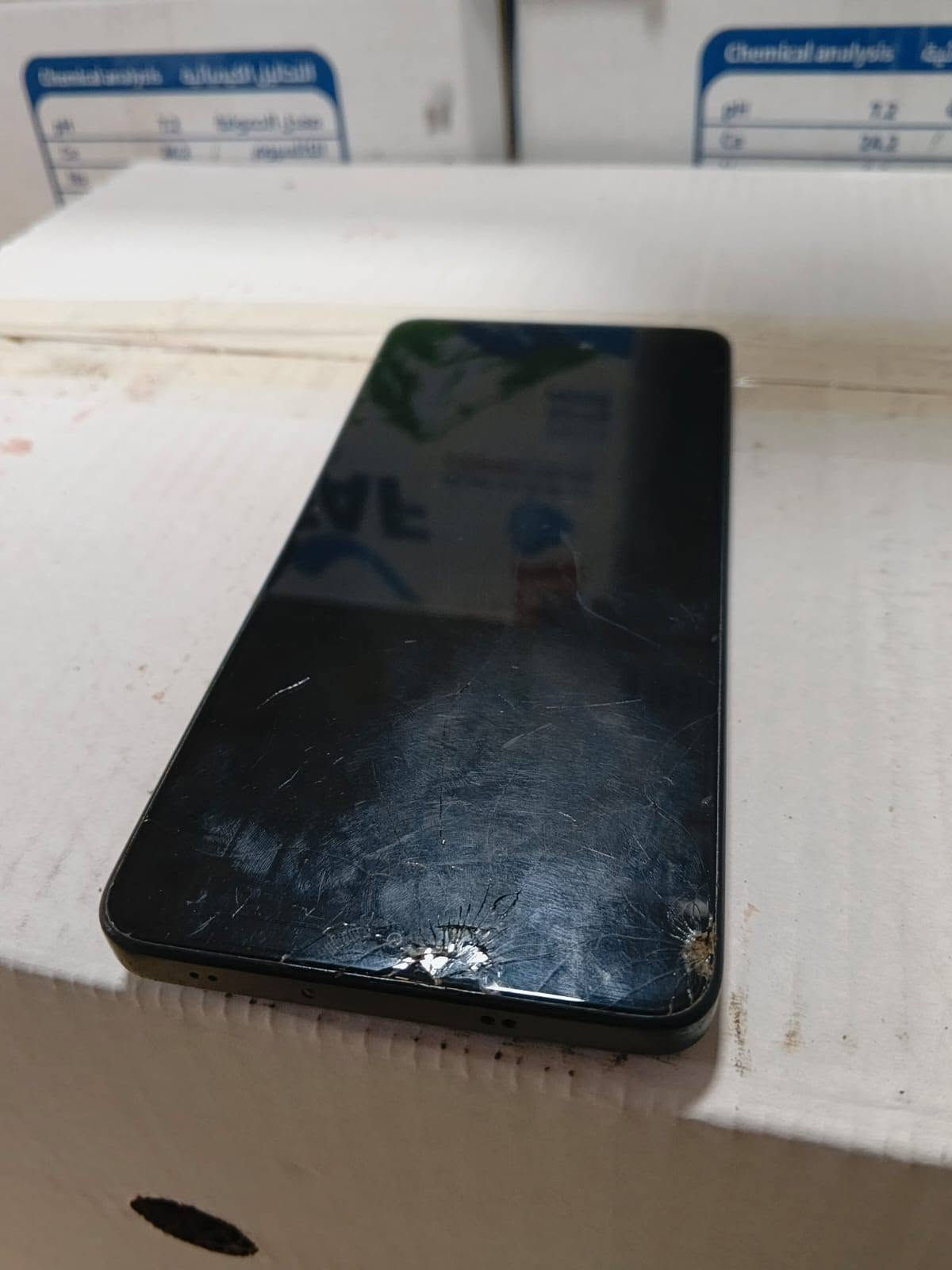 جهاز Poco x7 proالبيع
موصفات جهاز:/⚡ المعالج: MediaTek Dimensity 8400-Ultra، بدقة تصنيع 4nm، سرعة تصل إلى 3.25GHz.
🎮 للألعاب: أداء قوي جدًا، ويدعم تقنيات WildBoost Optimization 3.0.
🖥️ الشاشة: AMOLED حجم 6.67 إنچ، دقة 1.5K ‏(2712×1220)، وتردد 120Hz.
💾 الرام والتخزين: 8/256GB أو 12/256GB أو 12/512GB، وذاكرة LPDDR5X + UFS 4.0.
📸 الكاميرا الخلفية: 50MP مع مثبت بصري OIS + كاميرا واسعة 8MP.
🤳 السيلفي: 20MP.
🎥 الفيديو: يصل إلى 4K/60fps.
🔋 البطارية: 6000mAh.
🚀 الشحن: 90W، والشاحن 90W يأتي ضمن العلبة حسب المواصفات العراقية.
💧 المقاومة: IP68 ضد الغبار والماء.
🔊 الصوت: ستيريو مزدوج + Dolby Atmos.
📡 الاتصال: 5G، Wi-Fi 6، Bluetooth 6.0، NFC.
🤖 النظام: Xiaomi HyperOS 2.
📱 الوزن: تقريبًا 195–198 غرام. �
وبالنسبة لـ PUBG: المعالج والشاشة 120Hz والرام LPDDR5X يخلوه جهاز قوي جدًا للألعاب. 🎮🔥
(عيوب جهاز الشاشه الرئيسيه ❌) فقط. 
وياتي معا الجهاز ملحقاته كامل 
التواصل والاستفسار الاتصال على الرقم التالي 👇
{***********}
