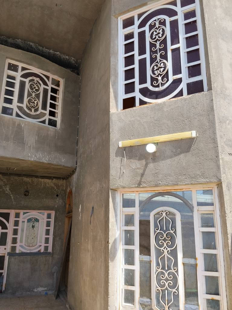 بيت طابقين للايجار في القبلة حي الجامعة المربع الذهبي:
الطابق الارضي
1. استقبال
2. غرفة 5*6 في الطابق الارضي
3.  مطبخ
4. صحيات كاملة 
5. هول كبير 
6. كراج 
الطابق الاول
1. ثلاث غرف نوم 
2. صحيات 
3. هول كبير
يحتوي البيت على خزانات ماء عدد 2
للاستفسار الاتصال على الرقم ***********وتساب البصرة, العراق
