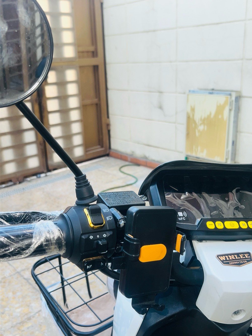 دراجه ار9 
بطاريات شهر واحد مستخدمات 
5بطاريات 32امبير 
بصمه سويج كارت 
بيه نضام السرقه 
السعر 500 وبيعه مجال قليل 
العنوان بغداد 
***********
موديل 2026 
