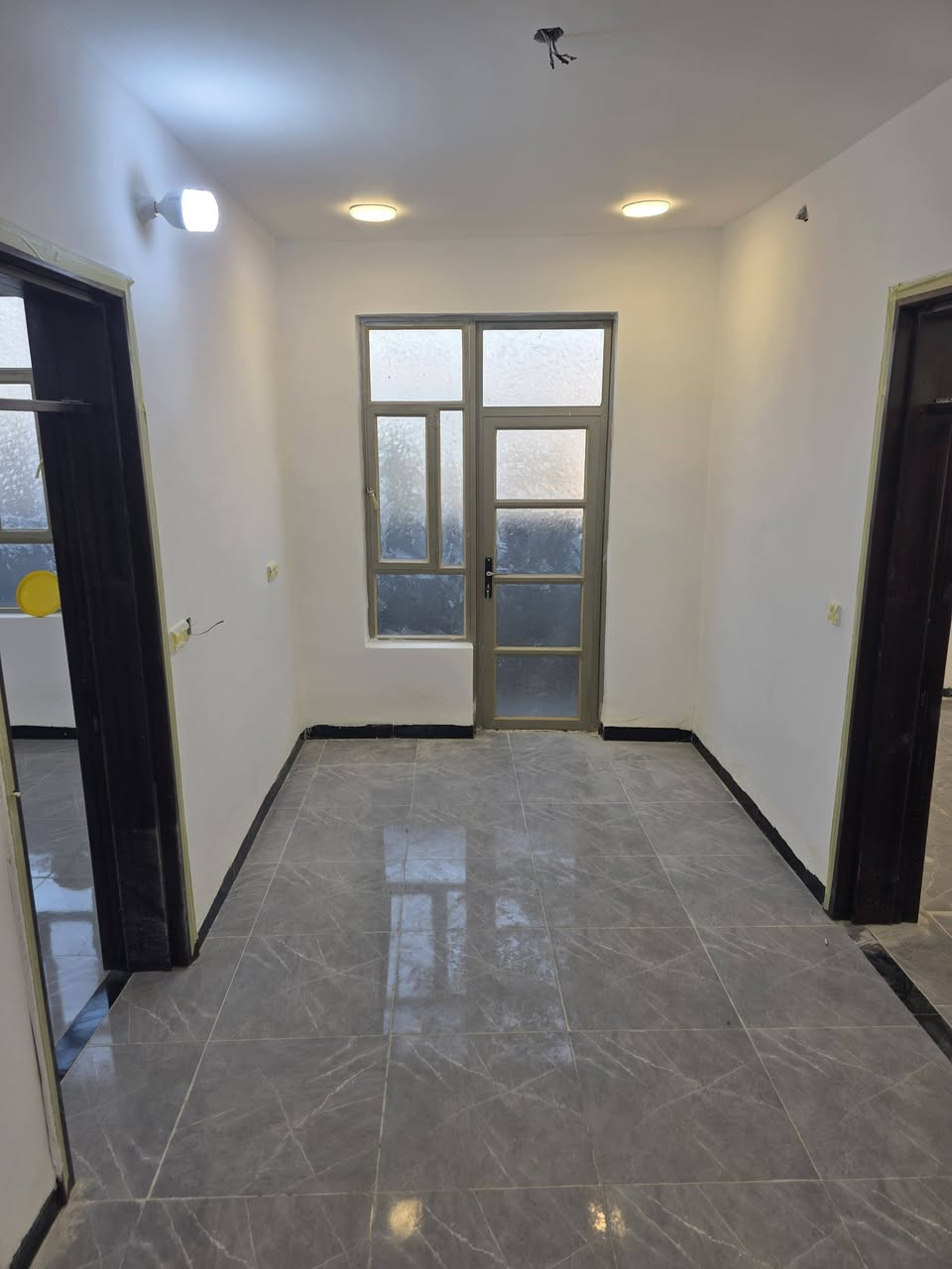 السلام عليكم ورحمة الله وبركاته 
متابعينا الكرام ٠٠٠‼️‼️
دار للبيع المساحه 240م🏠
الواجهة 10م 
النزال 24م🏢
يحتوي الدار على صالة ومطبخ وحولي وغرفتين منام🏞
 وبيتونة كبيرة تصلح مخزن 
وحديقة وصحيات خارجية وگراج
الموقع مميز جدا شاطئ التاجي ‼️
شارع جميل ويس رحمه الله  
للاستفسار الاتصال على الارقام الاتيه 
كورك واتساب  ***********
اسيا ***********مَكتب ديرتنا للعقار
