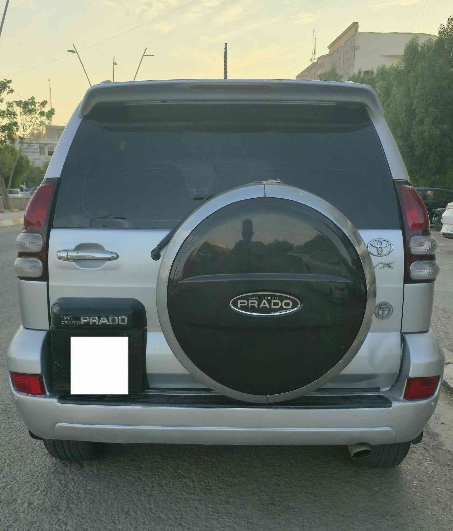 السلام عليكم ورحمة الله وبركاتة
#للبيع تيوتا برادو خليجي كويتي موديل 2005 رقم بغداد دولي سنوية 2030/9 بيه جرد بالقمارة بالكلير مو بالصبغ من الخلف . 
⭕ مواصفات السيارة 
🔷 محرك 6 سلندر 4000 VX 
🔷 كير اوتو D4 + فور ويل
🔷 تبريد 3 قطع شغال 
🔷 كشنات 2 كهرباء + تدفئة وتبريد
🔷 حدادية جيد جداً
🔷 دبل تانكي سبير تعليك
🔷  7 راكب 
🔷 ويل كب 5 تخم تاير جديد
🔷 شاشات 2 + كامرة
🔷 حساسات خلفي 
🔷 كشنات مدوشمة جلد
#السعر ( ١١٧ ) بيه مجال بسيط 
مكاني الانبار / هيت هاتف 
*********** 
***********
✅ بيع فقط نقد والله يرزق الجميع
