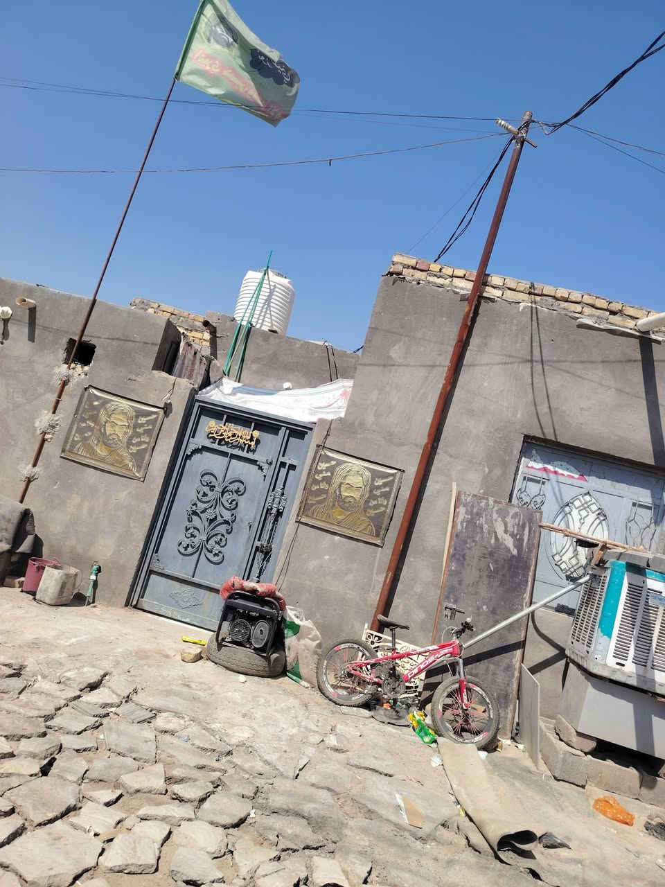 بيت زراعي المساحه ١١٠ متر يتكون من صاله واستقبال وغرفتين نوم صحيات خارجيه مطبخ البناء ابلوك كهربائي
للستفسار أكثر ***********
ناحيه أور السديناويه السعر ٢٧ مع المجال
