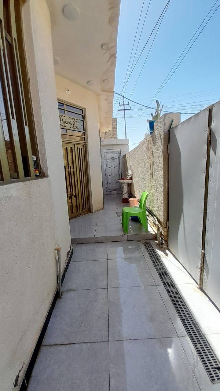بيت مساحة 100 متر ركن مربع للبيع
بيت مساحة 100 متر ركن مربع

يتكون من غرفه وصحيات واستقبال ومطبخ كما موضح بالصور 

طابقين الطابق الثاني هكيل بدون سقف 

المنطقة حجي حسن الثانيه الجمعيات بداية المنطقه قريب ع الاربع سايدات 

السعر جدا جدا مناسب

السعر  100 مليون وبي مجال قليل جدا 🔥🔥🔥🔥🔥🔥🔥

تواصل واتساب :***********
