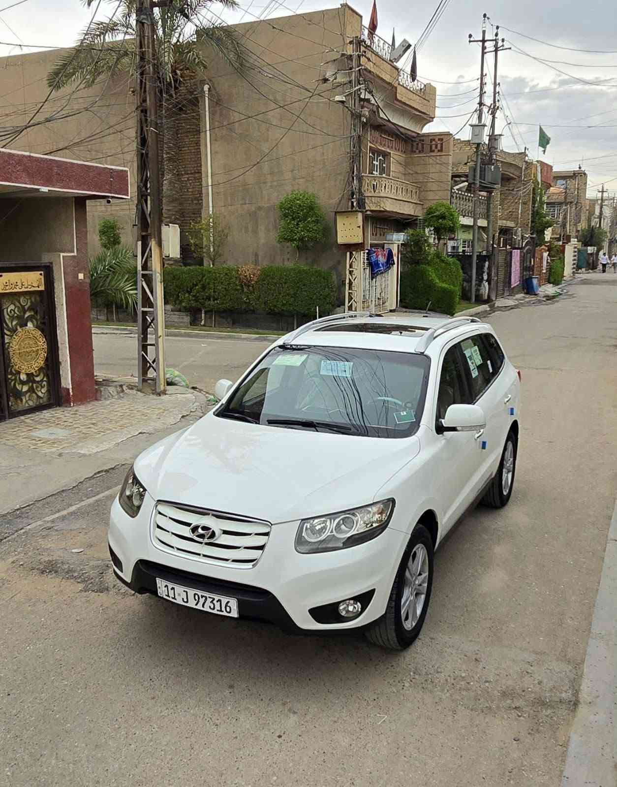 السلام عليكم
سنتافي ٢٠١١ خليجي فول مواصفات سياره لوك على وضع الشركة بلادي بدون صبغ بأسمي رقم بغداد انكليزي سنويه جديده داخله هزه جديده مكينه ٦ سلندر  سلايت فتحه داخل عسلي ثلاث قطع تبريد ثلج كشن كهرباء سبعه راكب
بصمه وبصمت أبواب 
شاشه تاب كامره خلفيه فور ويل تحكمات بالستيرن جهتين
حساسات خلفيه مري هيتر شفط مكينه وكير مكفولات
صدر أمامي خلفي خير من الله سياره جديده جدآ مابيه اي نقص 
(علماً السياره احلى من الصور) مكان بغداد رقم الهاتف ***********  السعر ١٣٨ بغداد, العراق
