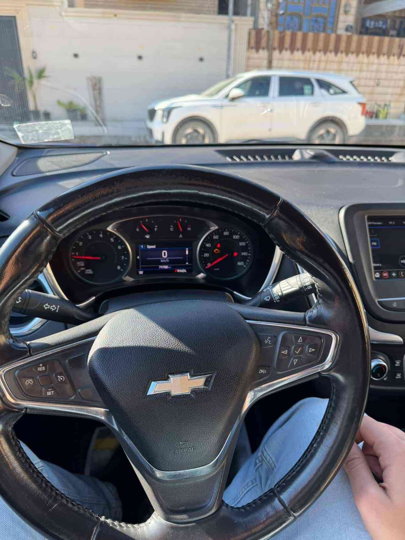 🚘 شوفرليت إكونوكس 2019 للبيع

🔹 الممشى: 71 ألف
🔹 المحرك: 1500 تيربو
🔹 التبريد: ثلج ❄️

المواصفات:
• نقطة عمياء
• شاشة كبيرة
• Apple CarPlay + Android Auto
• كامرة خلفية
• صندوق كهربائي
• تدفئة كراسي
• كرسي كهربائي
• لايت زنون
• تشغيل عن بُعد
• بصمة ثانية

🔧 حالة السيارة:
الضربة موضحة بالصور وتحتاج شوية شغل بارد وتكحيل فقط.
باقي الحدادية والصدر نظيفات.
المحرك أدامة ودهن Amsoil كامل، شغل واركب واطلع.

💰 السعر: 130 ورقة

📞 للاتصال:
+964 781 514 5840

السيارة مواصفاتها حلوة وممشاها قليل، والضربة واضحة بالصور بدون إخفاء.

