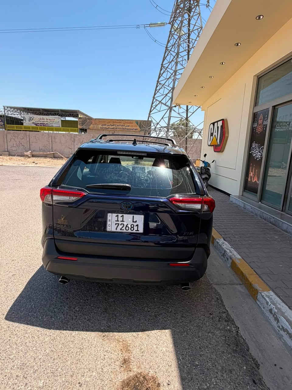 🚘 للبيع | تويوتا راف فور XLE Hybrid موديل 2022

سيارة نظيفة جداً وجاهزة للاستخدام 

المواصفات:
✅ موديل 2022
✅ فئة XLE Hybrid
✅ اللون: نيلي
✅ الممشى: 29 ألف ميل
✅ محرك 2.5 لتر هايبرد اقتصادي
✅ ناقل حركة أوتوماتيك (E-CVT)
✅ فتحة سقف
✅ تشغيل بصمة ودخول ذكي
✅ مقعد السائق بذاكرة
✅ رادار أمامي مع مثبت سرعة ذكي (Adaptive Cruise Control)
✅ نظام مانع الاصطدام الأمامي
✅ نظام تنبيه الخروج عن المسار مع المساعدة على البقاء في المسار
✅ نظام مراقبة النقطة العمياء (Blind Spot Monitor)
✅ صندوق خلفي كهربائي
✅ شاشة تدعم Apple CarPlay وAndroid Auto
✅ كاميرا خلفية
✅ إنارة LED
✅ مكيف أوتوماتيك
✅ ويلات ألمنيوم

🇺🇸 وارد أمريكي
🔧 الضرر من أمريكا: چاملغ وبنيد فقط، بدون أي ضرر بالدواخل.

🚗 السيارة بحالة ممتازة، جاهزة للفحص ولا تحتاج أي مصروف.

💰 السعر: 21,500 دولار بيه مجال قليل

🔄 بيع أو مراوس بسيارة أقل 

📄 رقم بغداد باسمي، شرط التحويل.

📍 الموقع: النجف
📞 للاستفسار: ***********
