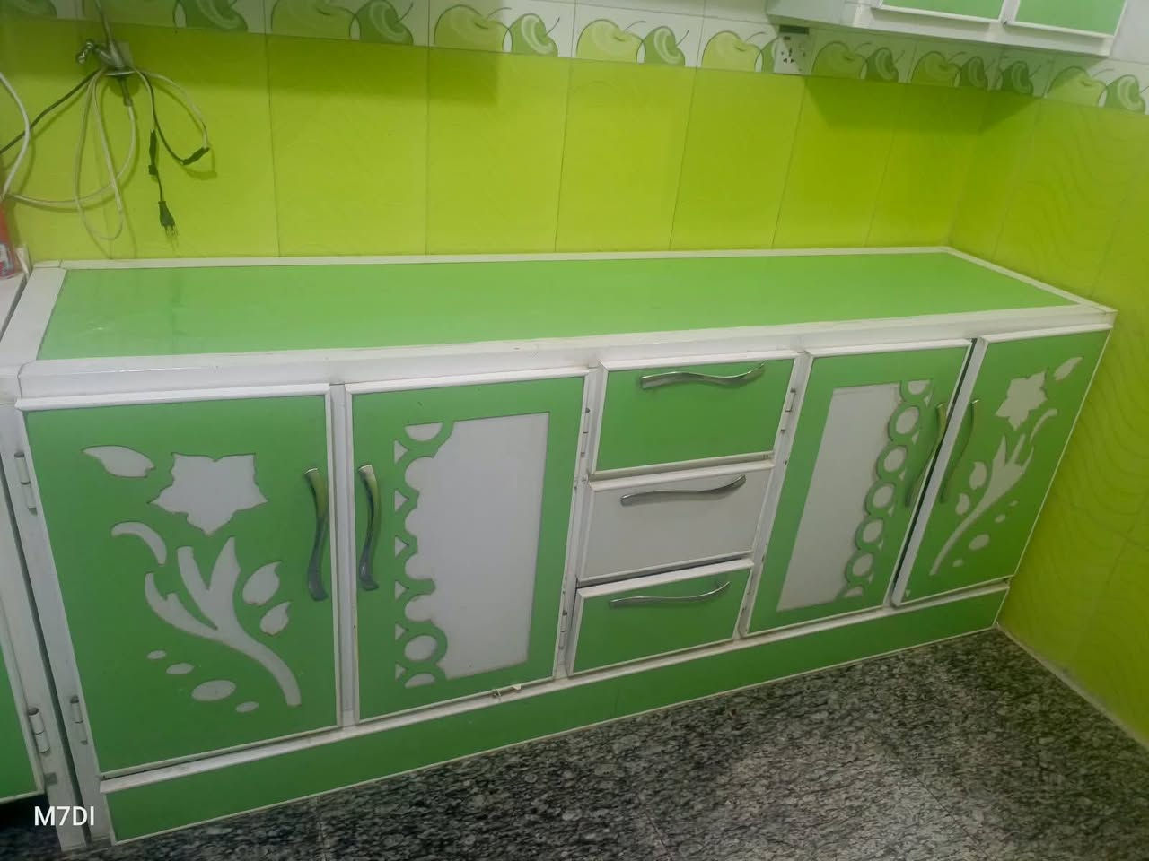كونتر للبيع طول 3 أمتار و80 استفسار ***********

نص مكتوب في الصور:
- M7DI