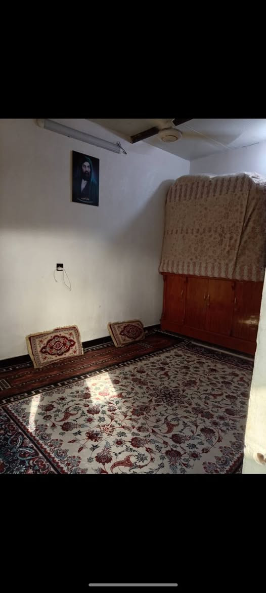 السلام عليكم دار للبيع  في معسكر البلديات قرب صورة الامام علي (عليه السلام) المساحة 90 متر ركن عله شارع عريض خدمات جديدة كاملة ماء مجاري تبليط للاستفسار  ***********
