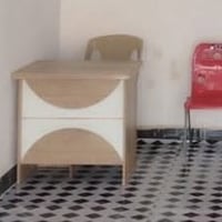 ميز مكتبي صاج درجه اولى مع كرسي عدد ٢بلاستك   السعر ٧٥ الف قفل  العنوا...
