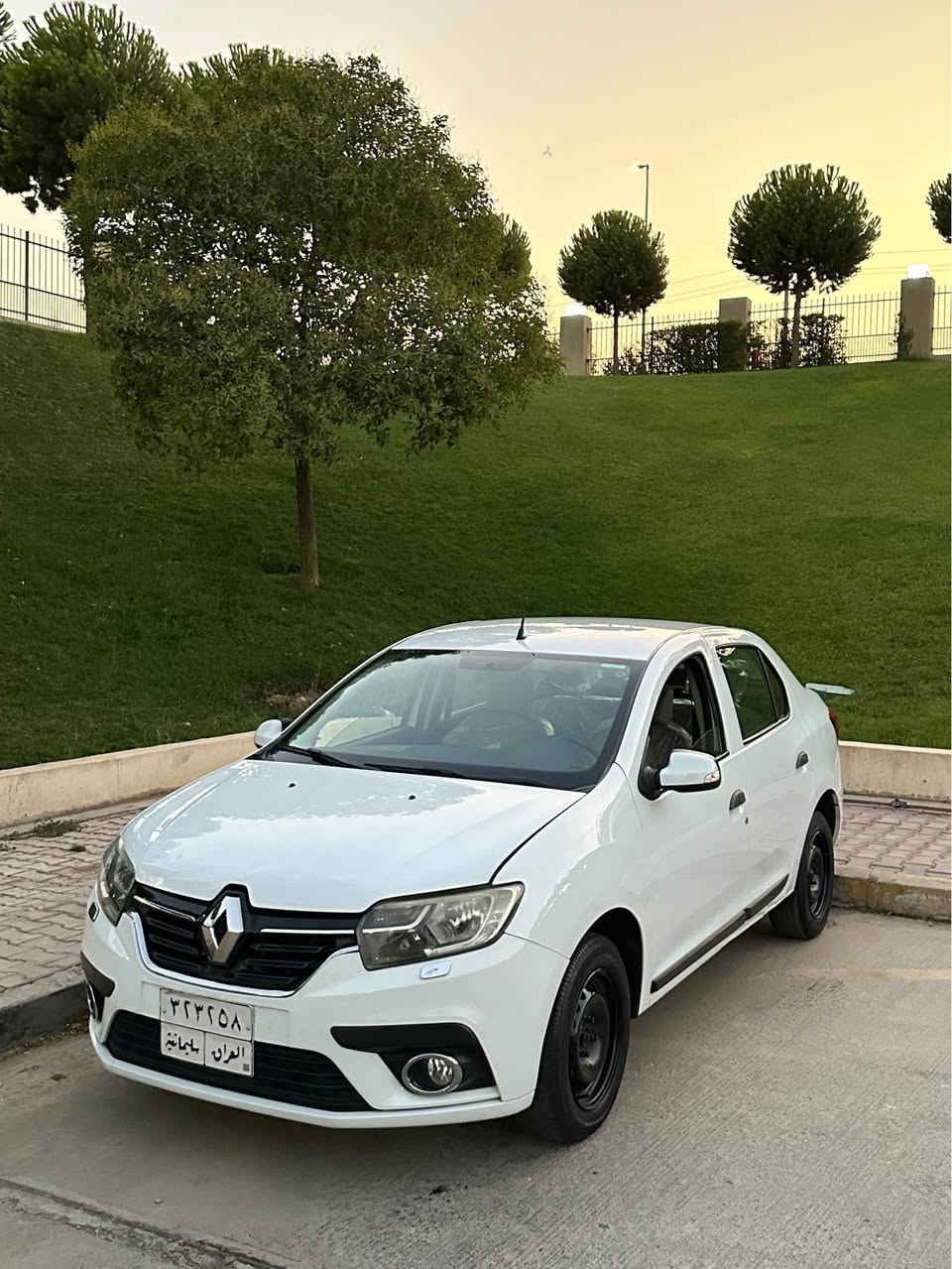 خوار سعری هەموو بازاڕ
سعری ٧٩ گەڵایە
ڕینۆ سمبول بۆ فرۆشتن

مۆدێل 2020
٧٥٠٠٠ کم ڕۆشتووە
بێ بۆیاخ 
لۆک لۆک
گێڕو مەکینەو تەبریت بەشەرت
هەموو گیانی بەشەرت
کامل سێرڤس کراوە مەزبووتە
***********
*********** السليمانية, العراق
