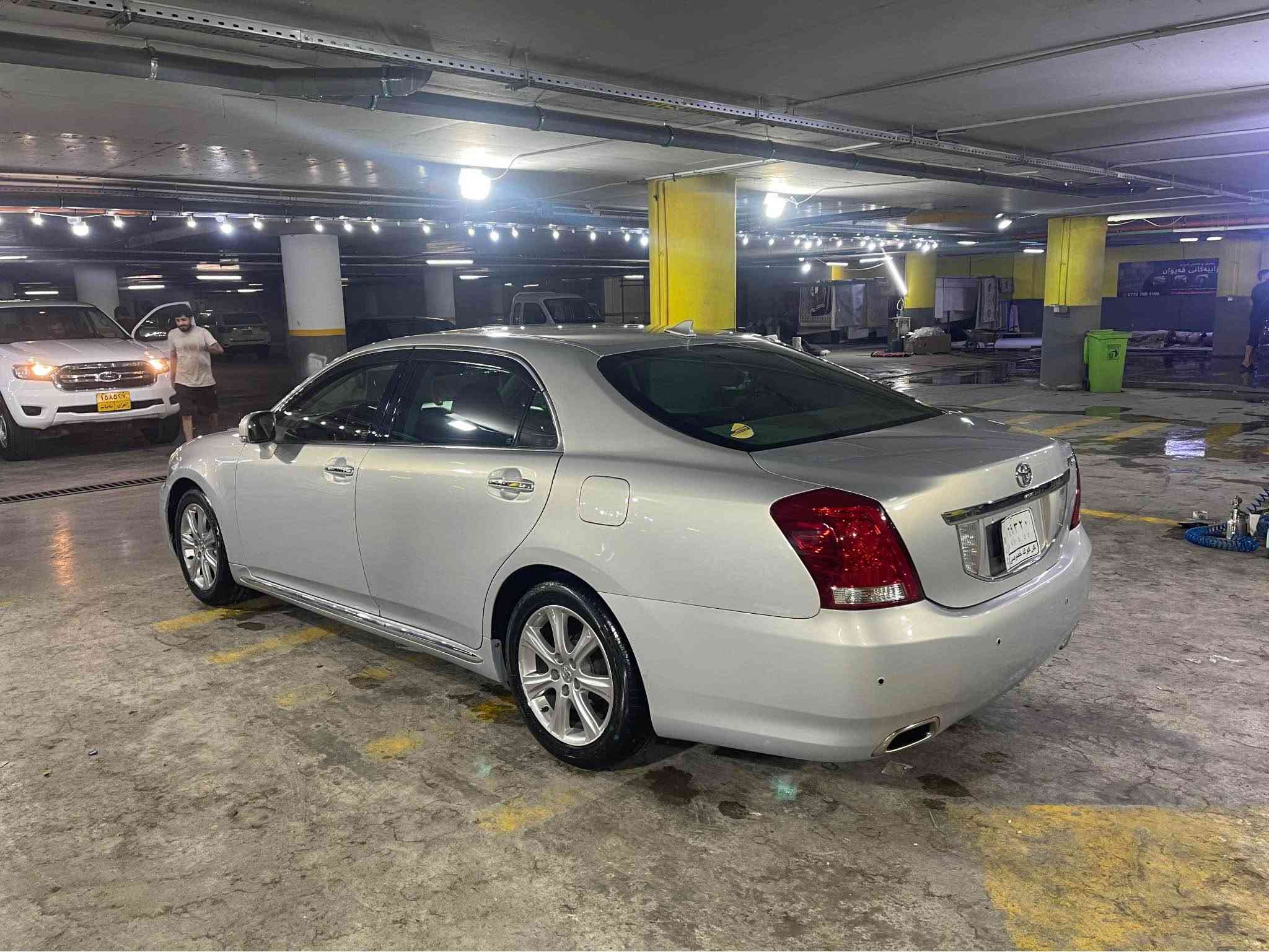 toyota majesta 2011
موسس  ٤٣$
فول موا سه فات به س به رده و جلدو سلايت نيه
مه كينه v8  ره نكى سلڤه ر به حرى
كاميره و شاشه و حاسه ى بيشو دوا
حه مامو بو ليش كراوه جامى بيشو دوا هه لكيراوه
جوارتايه و ويلى لوكى له زيره
ته بريدو كه رمى به شه رت
بريكى به سراوه 
كيرو مه كينه به شه رت *********** السليمانية, العراق
