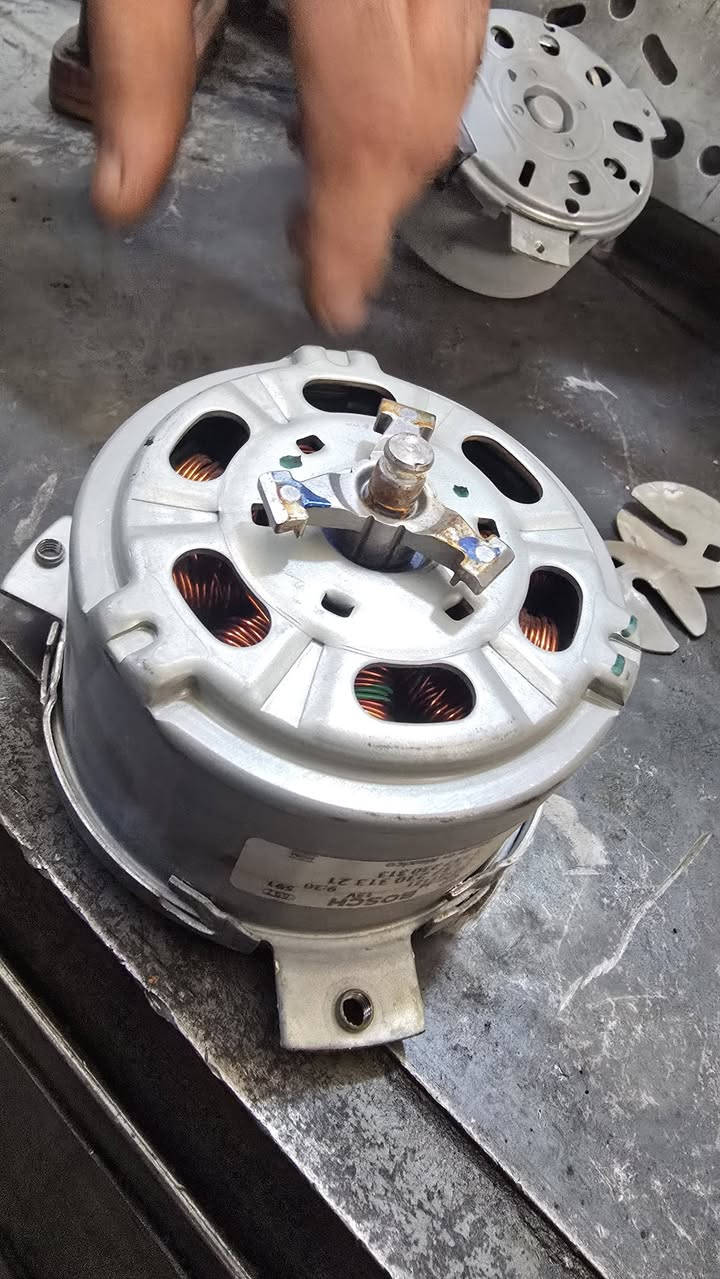 السلام عليكم 
وصلت مراوخ فورد اكسبدشن و f150 من ٢٠١١ لل ٢٠٢٥ 
الماطور العادي و الكهربائي جديد و مستعمل علي طالب فورد  
***********
***********
