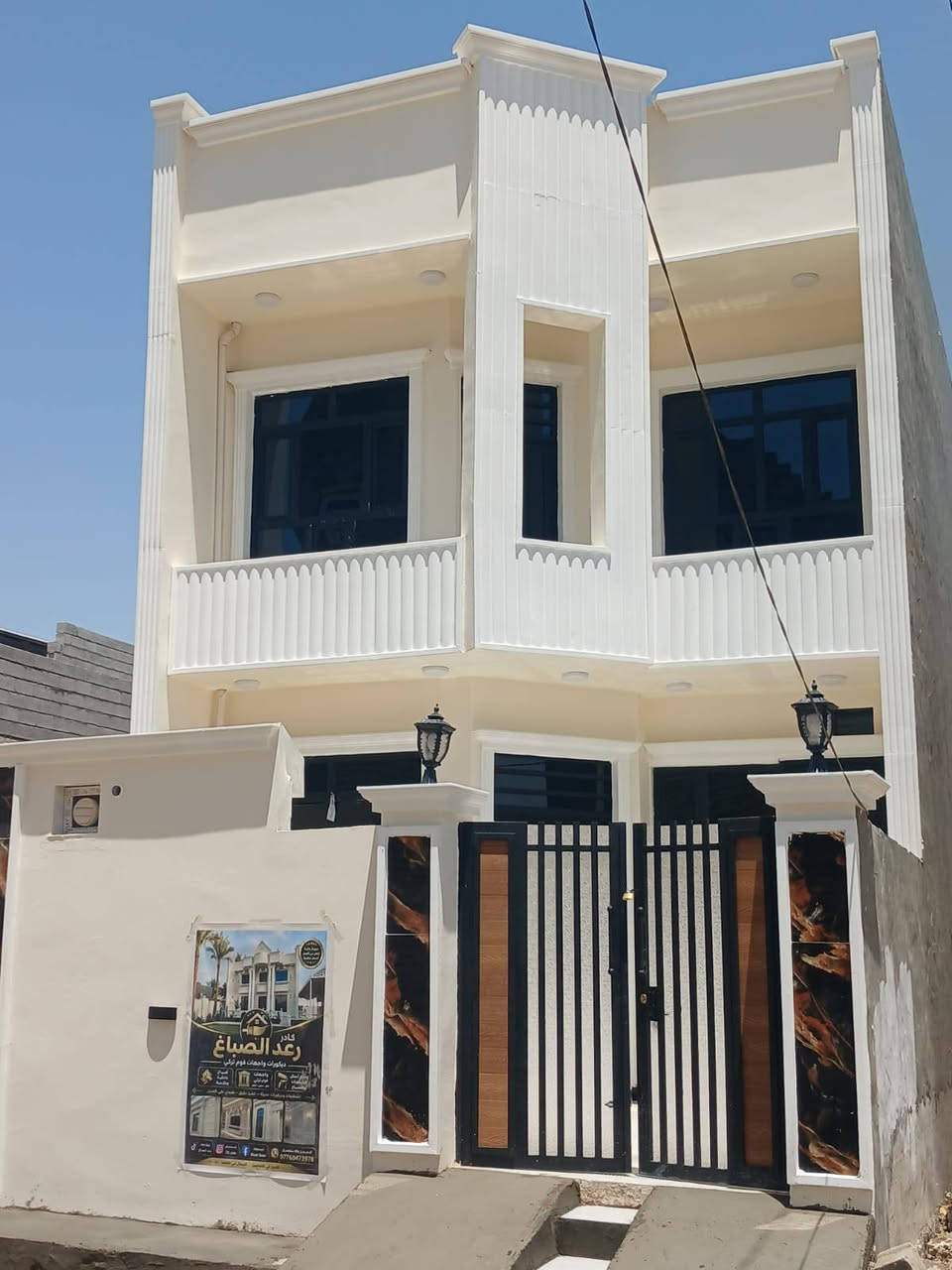 بعد الصلاة على رسول الله دار سكن بناء حديث طابقين للبيع الواقع في الصداميات مساحة ١٢٥ متر السعر المطلوب ١١٥ وبي مجال قليل وكما مبين في الفيديو الراغبين بالشراء الاتصال على ***********
