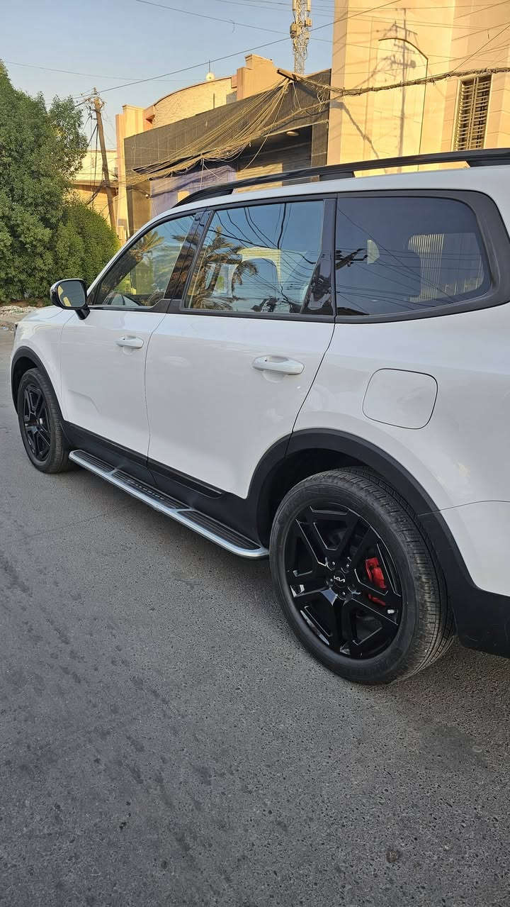السلام عليكم للبيع
KIA TELLURIDE Xline prestige SX 2024
ماشية:15400km 
تجي اعلى فئة بالتيلورايد و فول موصفات
كراسي vip
تدفئة تبريد المقاعد امامي و خلفي
بردة للجامات الخلفية
بانوراما
سقف كانتارا 
فول مواصفات اي شي ببالك موجود بيهة ميجي اعلى منهة بعد
عليهة رقم مميز 3001 مثل ما موضح بالصورة 
السيارة جديدة بمعنى الكلمة جاهزة من كلشي
عنوان السيارة:بغداد
و كل تفاصيل السيارة و رقم الشاصي منشورات⬇️⬇️
للاستفسار:
***********
