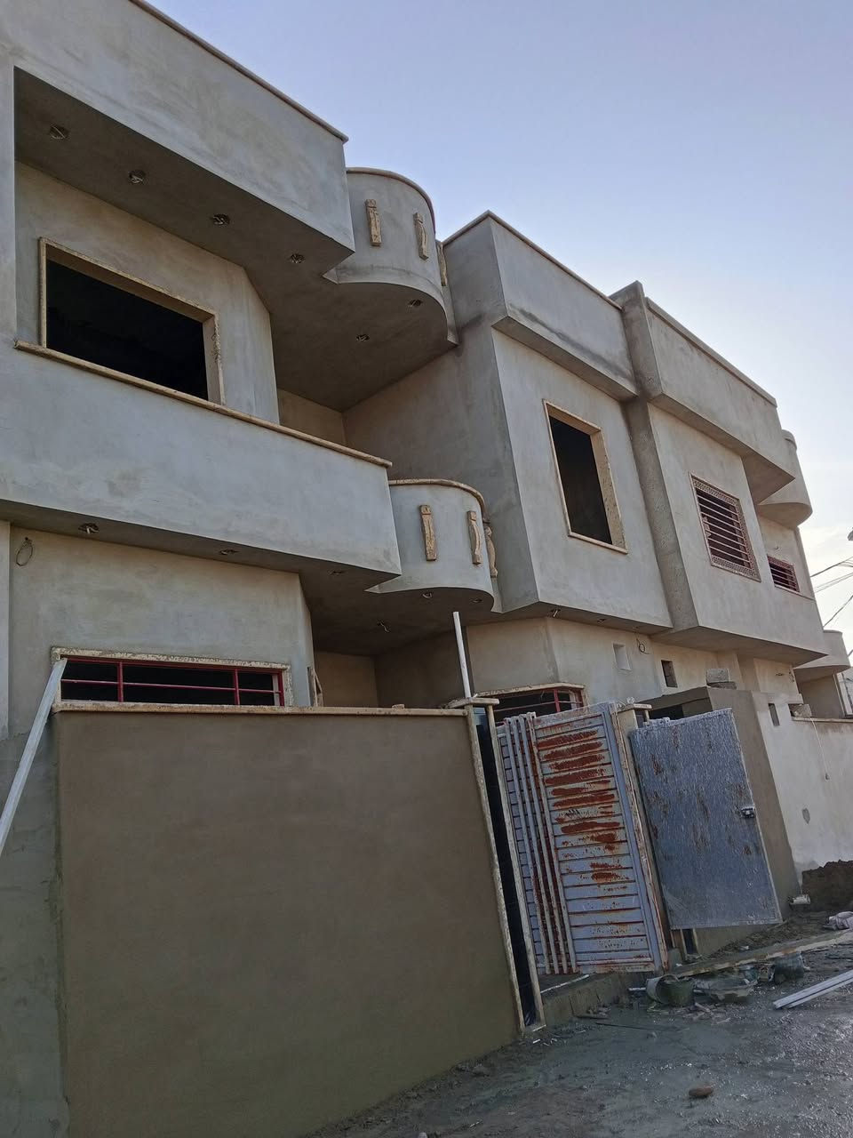كادر لبخ سمنت شغل شرط هندسه من الموصل نعمل في تكريت والمناطق القريب
لبخ سقل 3500
كف مالج 2000
تصفير حائط 5000 
نثر 1500 
***********@

