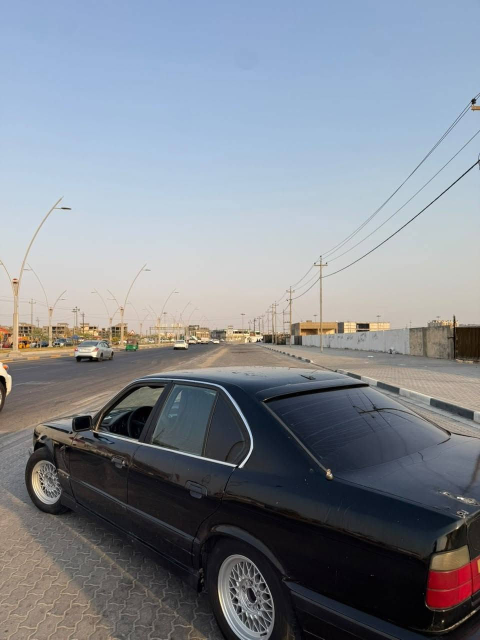 و السلام عليكم BMW موديل 1992 مكينة وگير بلادي المكينة 3500. 6سلندر  تخم تاير جديد الرسميات كلها مضبوطة التحويل مباشرة وسنويتها تنتهي 2030 سيارة مرتبة السعر 54 وبيها مجال بسيط او مراوس  للأستفسار أكثر رقمي واتس اب ***********
