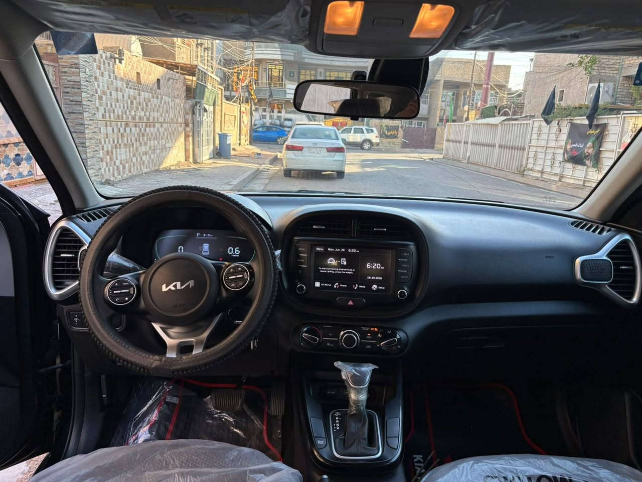 السلام عليكم صول موديل ٢٣ حادث جاملغ وبنيد فقط بدون دواخل سياره جديده ماشيه ٣٧ محرك دوش ٢٠٠٠ باسمي رقم بغداد وهزه جديده مكانها بغداد *********** السعر ١٣٥ وبيها مجال
