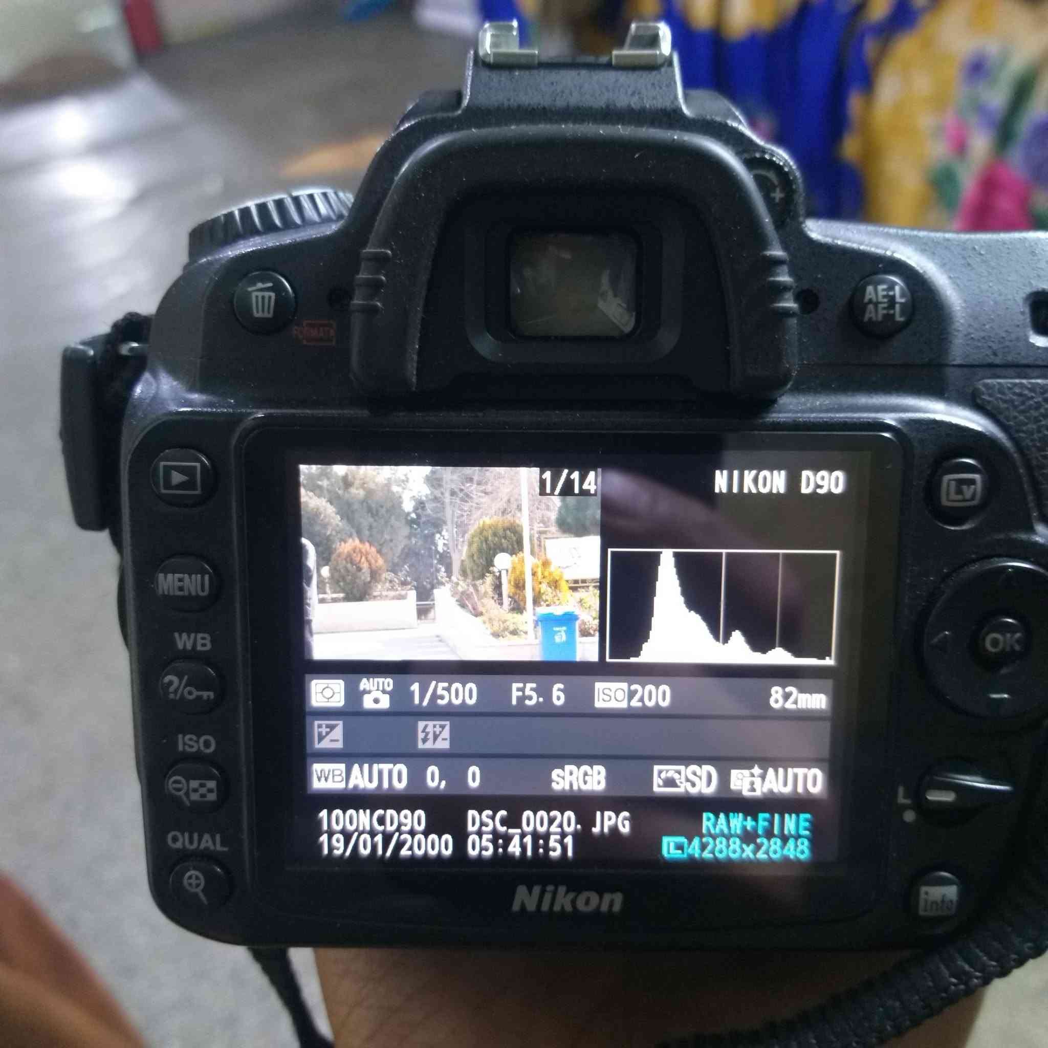 نيكون D90 • كاميرا