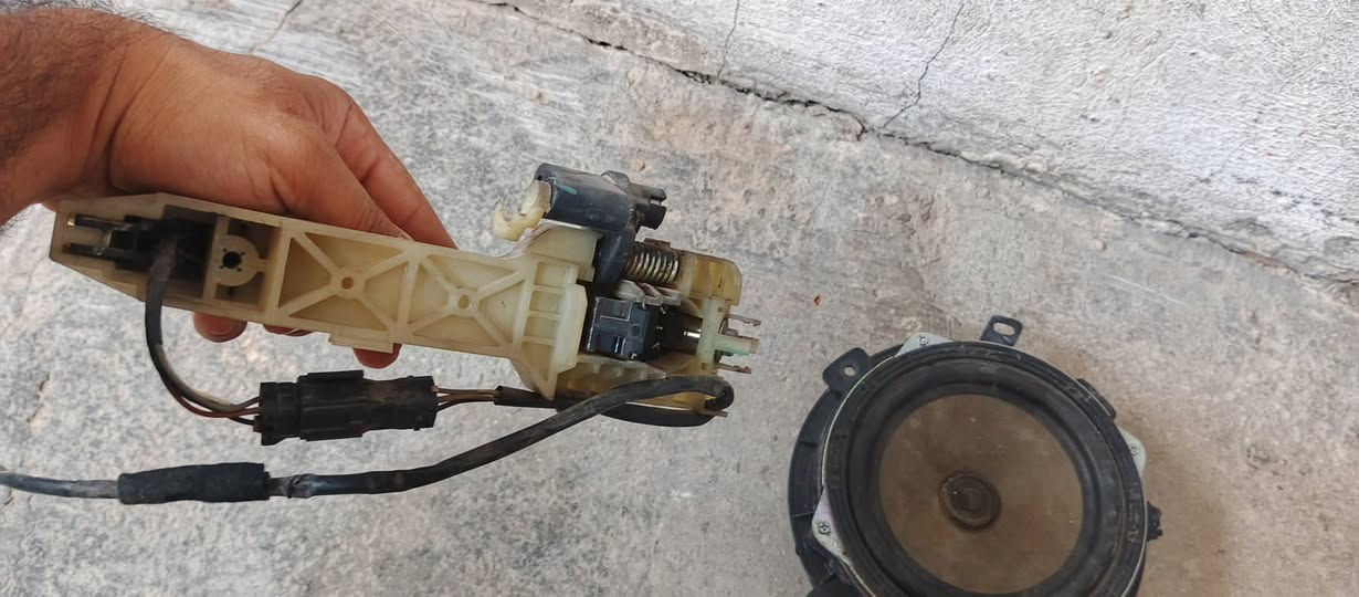 يده باب جهه العبري الصدر تفصيخ اصليه شرط نظافه +سماعه تفصيخ اصليه ثنيهن ب25مكاني نجف ***********
