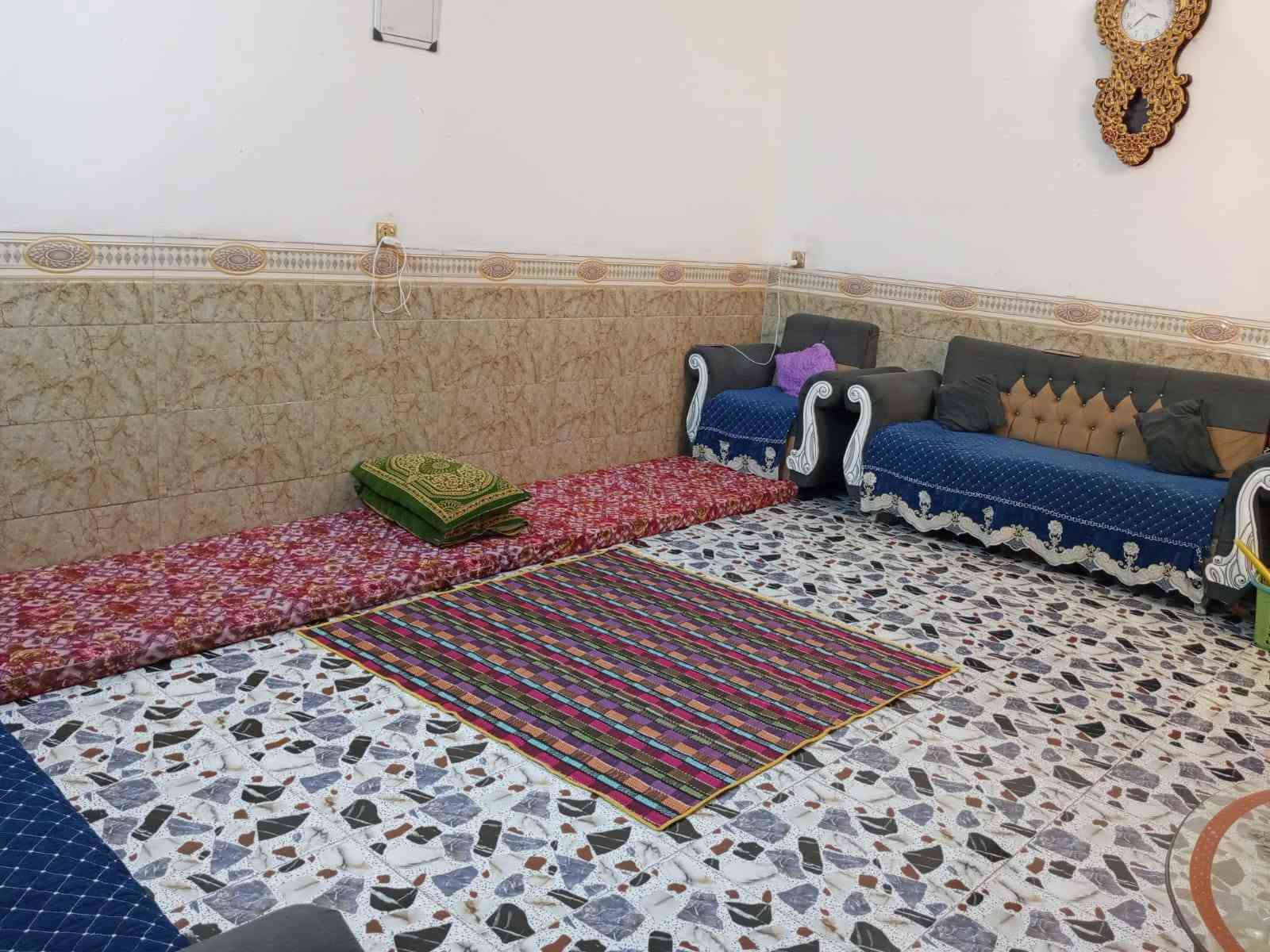 السلام عليكم
متوفر  بيت للايجار مساحة 150 يتكون من طابق واحد استقبال وصالة وغرفة نوم ومطبخ  وصحيات داخلية وخارجية والطابق الثاني يتكون من   صالة ومخزن صغير  في الصقلاوية الشهداء الثانية شارع 12 قرب جامع الكيلاني 
رابع بيت عن شارع الرئيسي صقلاوية فلوجة 
 لمعلومات اكثر الاتصال 
***********
بدل الايجار 300 الف

