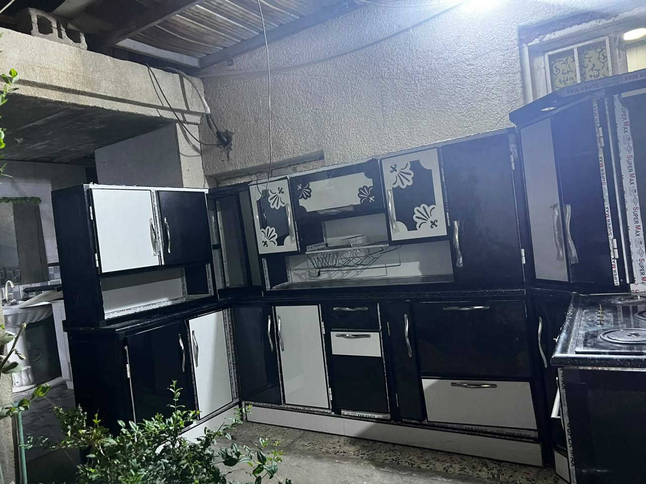 سلام عليكم كاونتر تفصال كله مرمر طباخ وفرن ويا كله شغال ومبطن وتفاصيل الشراي هاذ رقمي للتواصل ***********
