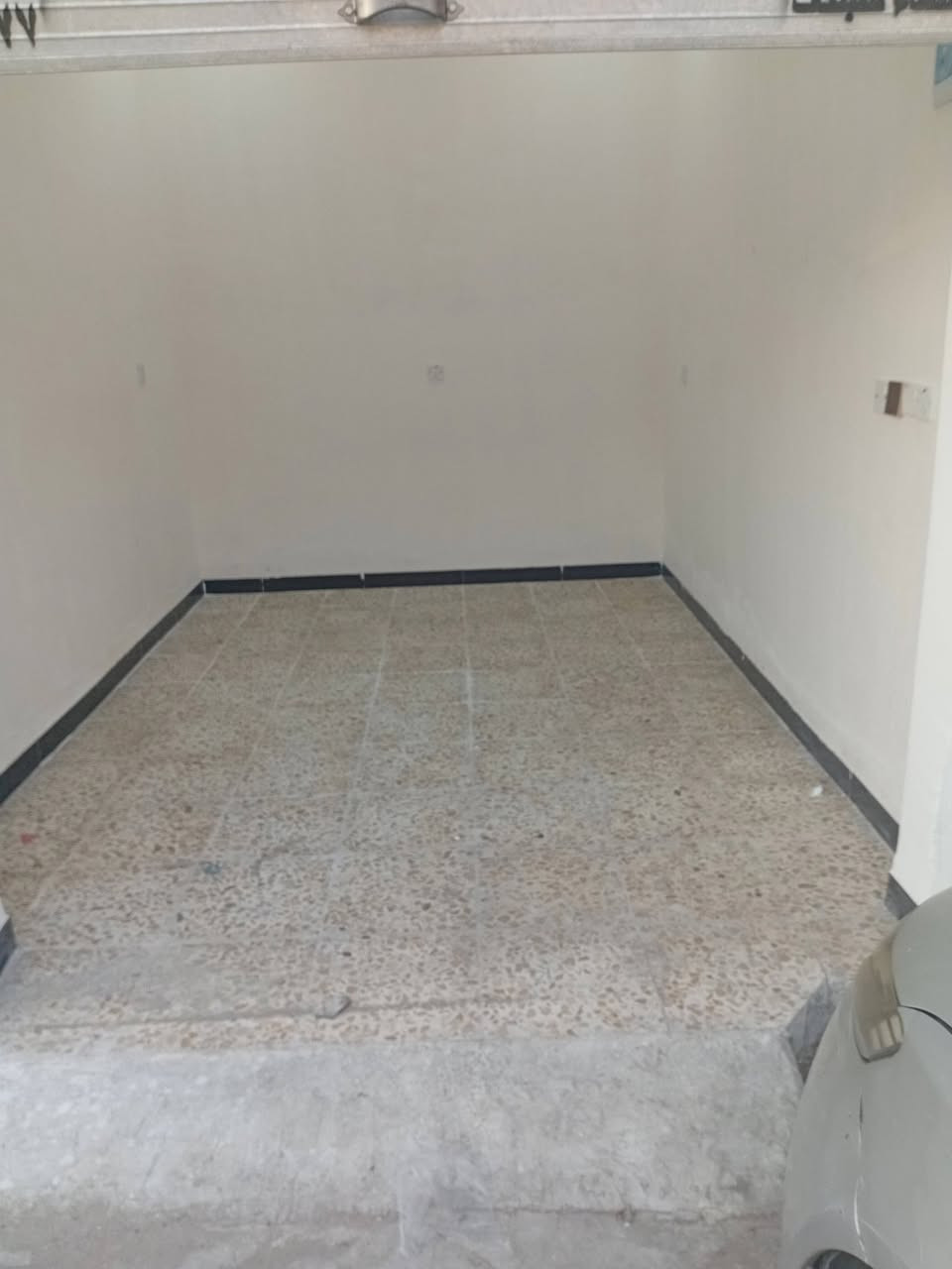 السلام عليكم محل للايجار بناء جديد قياس المحل 3×4 العنوان الزعفرانية شارع المعهد قرب حسينيه المصطفى  ***********
