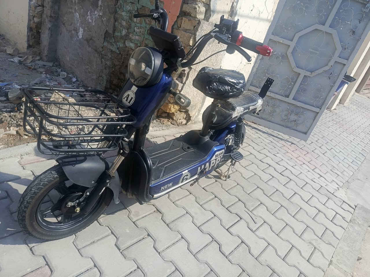 دراجه حجم صغير سرعه 70كاملة بدون نقص بطاريات جديدة السعر 200الف لاتصال على رقم ***********
