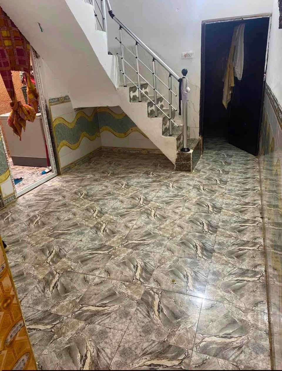 بيت 50م سعرا 45مليون وبي مجال  طابقين غرفتين صاله مطبخ خدمات ماء مجاري كهرباء شارع تبليط بيت حلو مرتب سعرا45وبي مجال مو شراي لا تعلق مكانه الشبانات البزل الاول شارع المام علي التبليط قرب كوفي الشايب يبعد عن المام 10دقايق   45وبي مجال سعراء رقمي واتساب وا اتصال ***********
