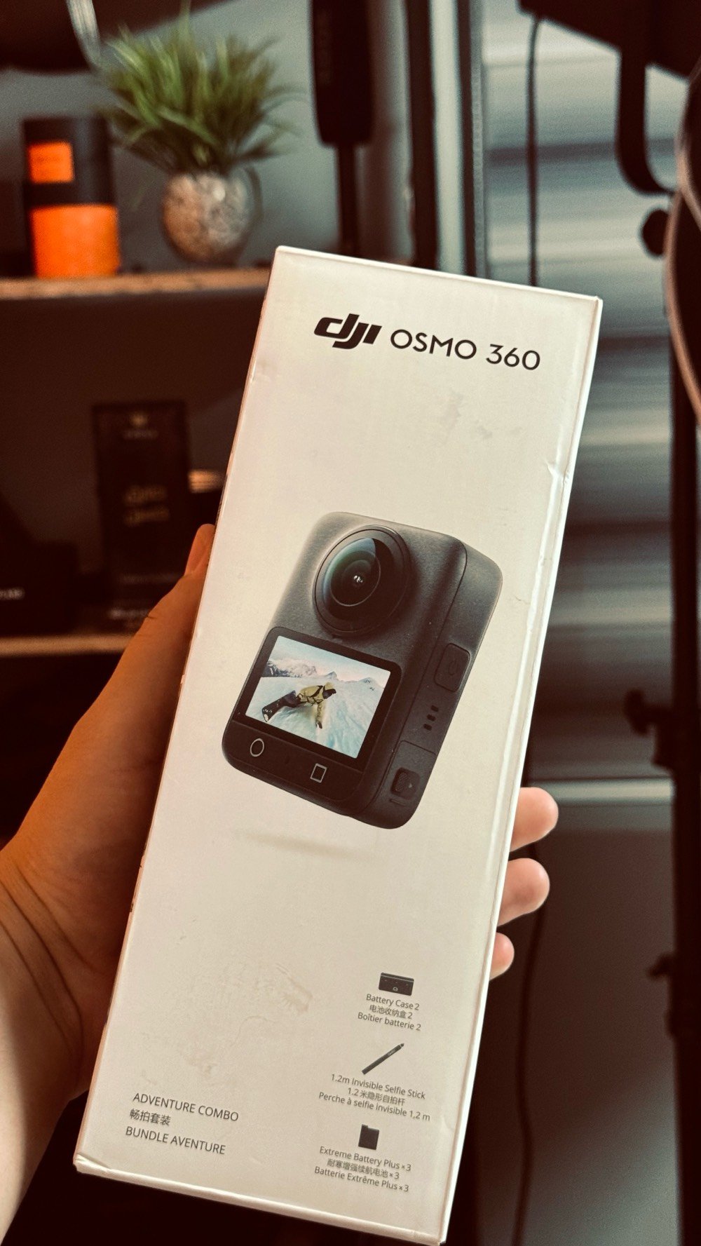 كاميرا Dii osmo 360 combo جديدة فقط متصور بيها مرتين لغرض التجربة يعني على شحنة الشركة وكامل ملحقاتها كما في الصور السعر 650 الف وبيها مجال 
للتواصل خاص او واتساب ***********