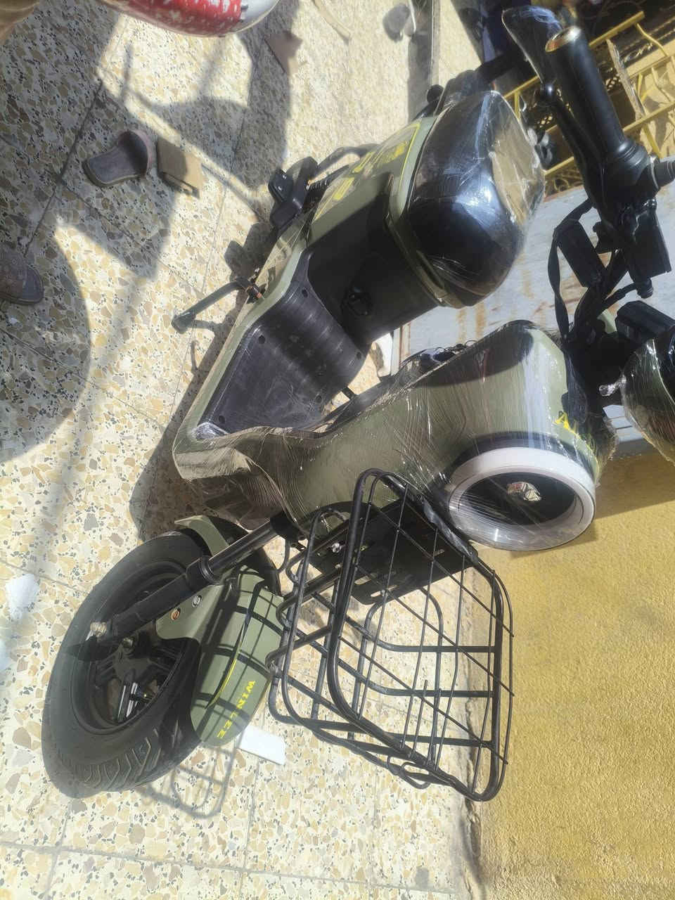 *🚲 للبيع دراجة شحن R9 كلف من شخط*

*التفاصيل:*
- *الحالة*: نظيفة جداً، ماشية *4750 كم* فقط
- *البطاريات*: حجم *32* - *5 بطاريات* + كفالة صارلها *شهرين*
- *الكهربائيات*: ملف وكهربائيات فول
- *المصدر*: مأخوذة من وكيل
- *المكان*: البصرة
سعر 450وبيحه مجال 

*السعر*: للاتصال والتفاوض

*للتواصل*: *********** 📞
