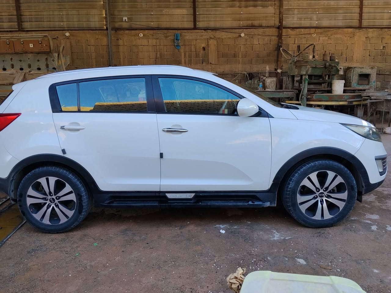 .
كيا سبورتج   2012 kia Sportage 
 رقم اربيل دولي تريد وكاله او مداور محرك دوش 2000
خليجي مكفولة كفالة عامة من الضربة و التبديل و الصبغ عدا الشخوط و الرصعة الموضحة بالسونار العنوان .. كربلاء  الحي العسكري 
التواصل فقط على الرقم .. 
سعرها145$ قابلة للتفاوض الاتصال ***********او ***********
