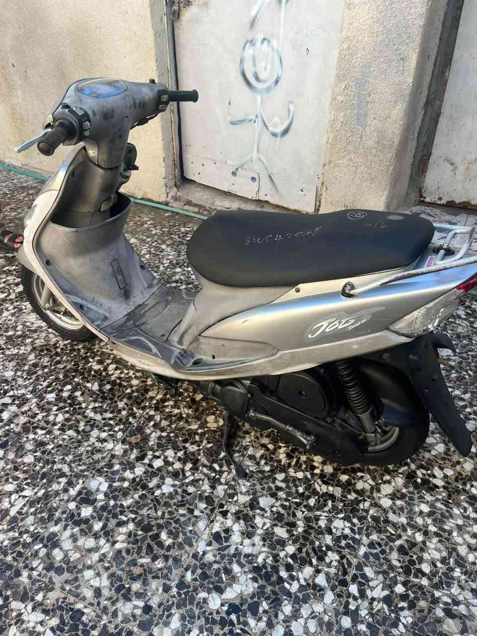 السلام عليكم دراجه ماكس فحمه دراجه حيل نضيف كلش كفاله عامه من طول الطول ما متفوحه رمبه نازله دراجه ما صاله هواي من نزلته رايده 925 وبيه مجال مكاني البصره رقمي ***********

