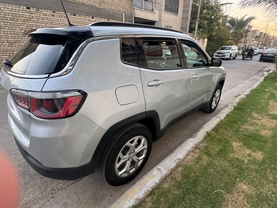 سلام عليكم جيب كومباس ٢٠٢٤ رقم بغداد شهداء باسم اقاربي يعني تاخذ وكالة ورة سنه ونص تتحول باسمك حادث خلفي صبغ جاملغات خلفية وتبديل قبغ صندوق ماشيه ٢٠ الف بدون ايرباك فور ويل شاشة كبيرة بلوجكتر حساس وية الاستدارة تبريد قطعتين محرك ٢٠٠٠ تيربو رادار مودات قيادة قيادة ذاتية السيارة جديدة كلش وتصليحها درجة اولى راجعه بلاد سعرها ١٤٥ ورقة مكاني الدورة 
***********
