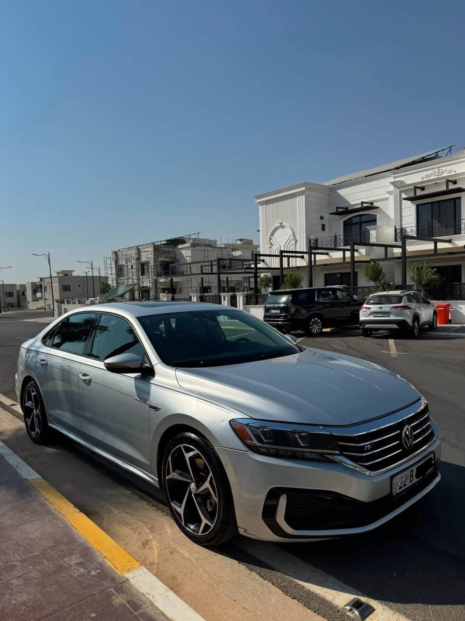 Passat R line 2020 بێ سبوغ 
سەیارەکە بێ سبوغە بێ لێدرانە بۆنیدی بیلادی گۆراوە تەنها سەیارەکە پشت و پێشی کەپسە بەردی گزۆز و رادار گێر و مەکینە و کارەبایاتی هەموو بە شەرتە سەیارەکە فولل فولل ماصفاتە سەیارەکە کوشین خەزنە کوشین جلدە تەبرید مەرکەزیە ٣ مۆدە دەبڵ گێرە سەیارەکە تحویل و غەرامەی بە شەرتە 
سحری ١٣٧ وەرەقە و مەجالێ کەم
***********
*********** أربيل, العراق
