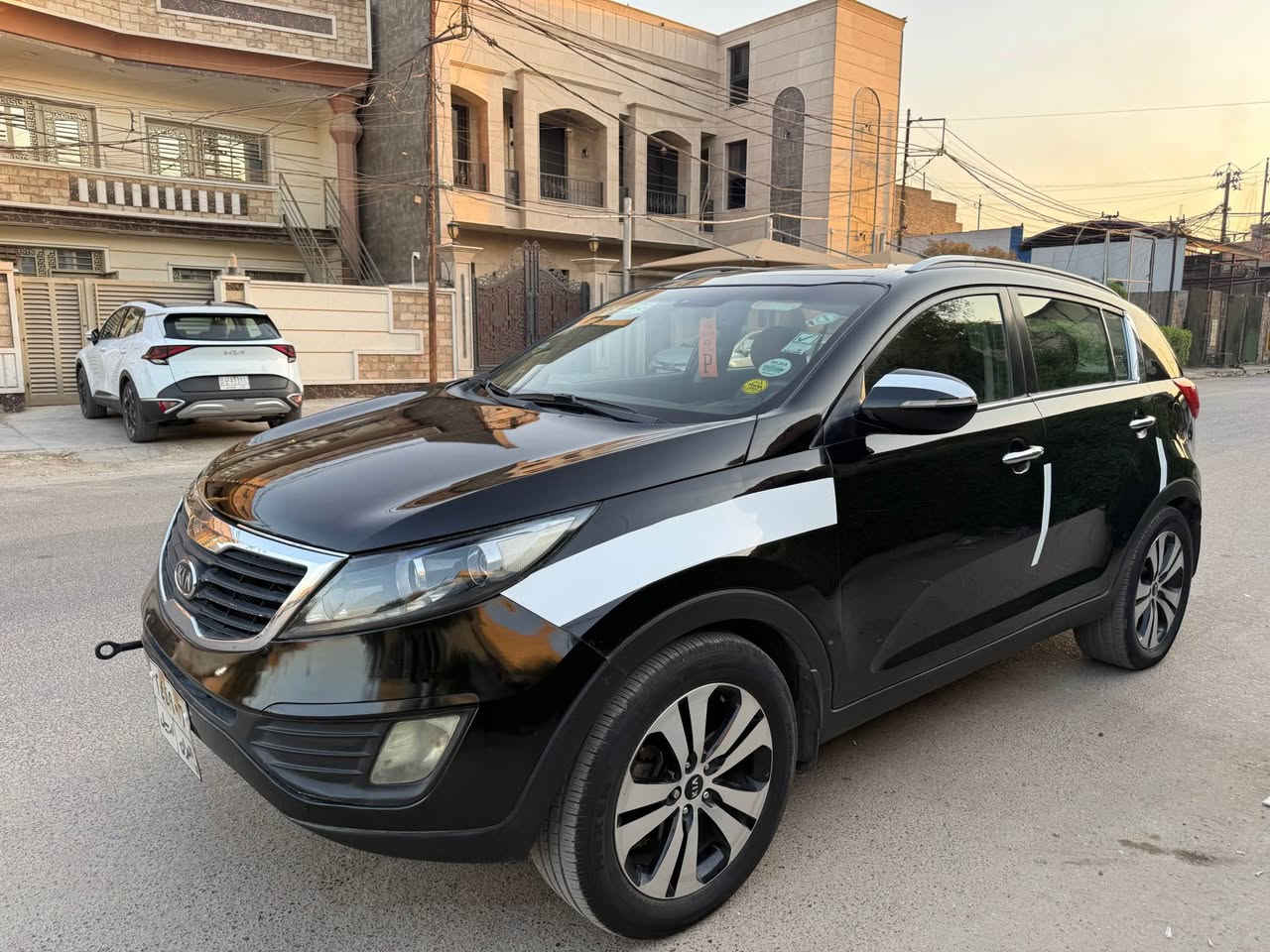 كيا سبورتج موديل ٢٠١٢ خليجي 
فول مواصفات 
بانورما 
كشنات كهرباء 
تحكمات ستيرن 
كامره 
مكينه ٢٠٠٠ دوش 
منظومه تبريد جديده 
رقم اربيل تحويل او وكاله حاظر 
السياره بيها البنيد مصبوغ وشويه قبغ الجنطه فقط والباقي مكفوله 
مكاني بغداد الدوره 
السعر ١***********٣٠ بغداد, العراق
