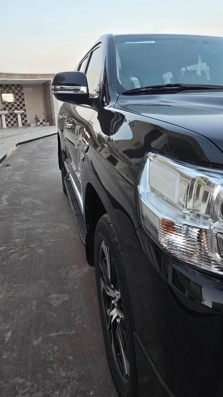 لاندكروز 2021 VX.R
محرك 5700 V8
سبير منازل كتلوكات الشركه كله موجوده 
السيارة  مكفولة كفالة عامة من جميع النواحي ونظيفة بمعنى الكلمه 
عدد البصمات 2 
المواصفات:
انظمه قياده 
حساسات أمامي وخلفي
داخل بيجي 
صاج ملكي 
كاميرات 360 أمامي وخلفي وجانبيات – 4 كاميرات
مري شفط ونظام ترحيب
اشاير لكزز سحب
تبريد بالكشنات
باب خلفي كهرباء
لايتات دبل عدسة + LED
جميع الكشنات كهرباء
زنون بلادي
فتحة سقف
داخل جلد 
نظام صوت Mark Levinson
مقاعد تدفئة وتهوية
3 شاشات
نظام مانع الانزلاق
نظام نزول المنحدرات
إشارات بالمرايا الجانبيه
شاحن لاسلكي 
ستيرن كهرباء + خزن ستيرن + خزن كشنات
وبعد بيها هواي مواصفات
مكاني بغداد 
رقم شمالي تحويل مباشر 
السعر ٥٧ الف دولار 💵 
للاستفسار الاتصال على الرقم ***********

