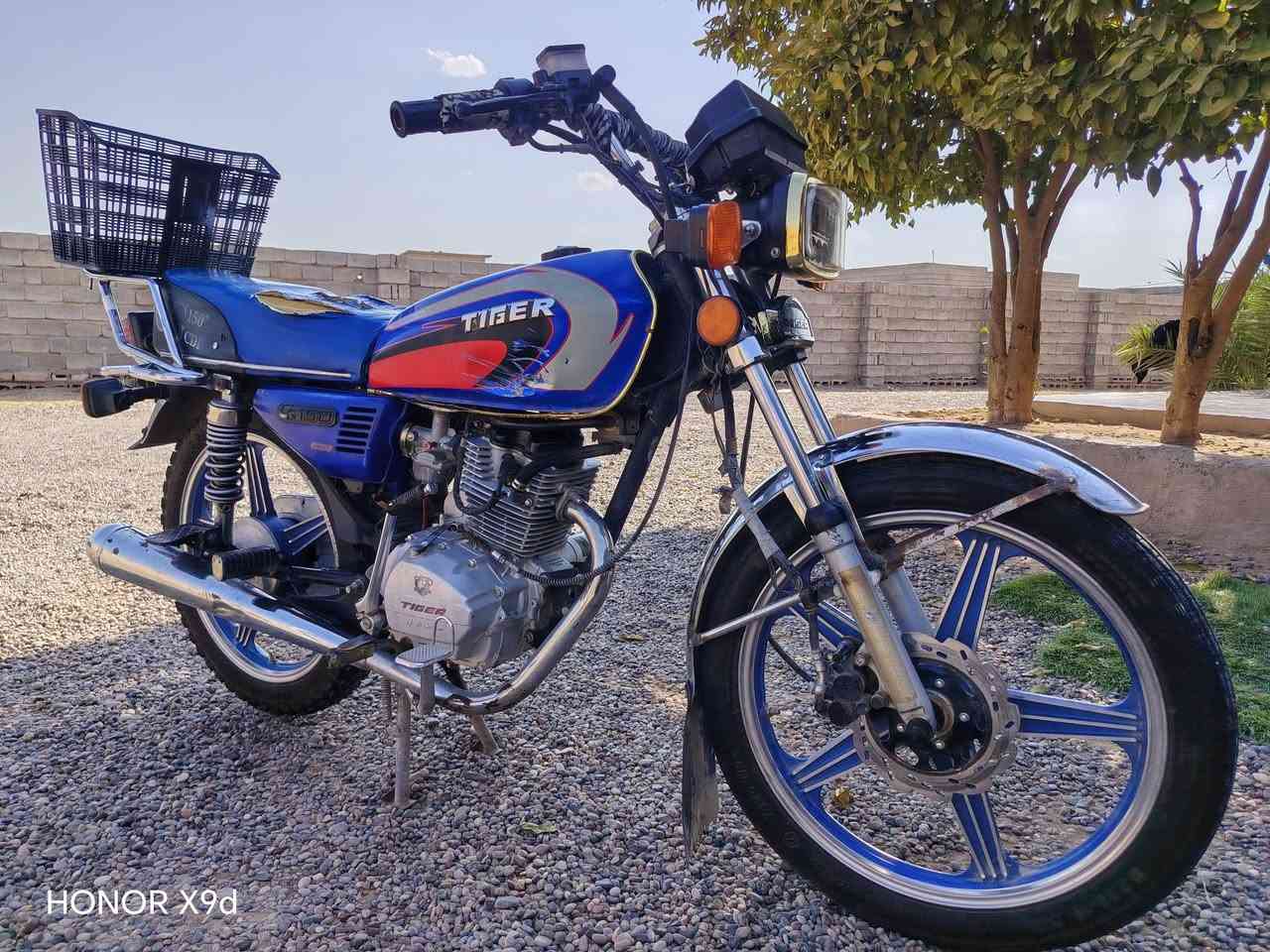 السلام عليكم
د🏍 نوع تايگر 
🛑موديل2020
✅وزن ثقيل 
✅5گير
🔴بي خيط بخار
💲السعر450وبي مجال شي قليل
العنوان ناحيه الزاب الضاحيه الاستفسار على الرقم***********

