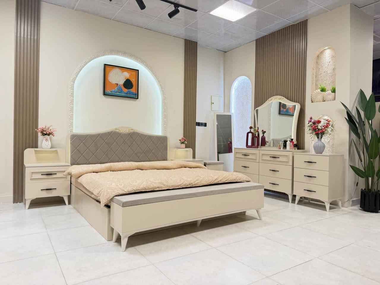 *تم وصول  غرفه نوم 
*متكون من ١٠ قطع*
*ظهر بلوك*
*برغي وجوي حديد*
*اناره بالكومديات*
*اناره بالسرير*
*سكك مراحل*
*اناره بالميز تواليت*
*قياس الكنتور ٣٣٥سم*
*دبل مجر بالكومدي*
*ميز تواليت مختلف 6مجرات*
*كنتور٨ باب +٤ مجرات*
*سرير مخزن+شازلون مخزن*

التثبيت الحجز *********** بغداد, العراق
