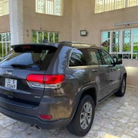جيب لاريدو موديل 19 نص فول سيارة جاهزة من كل نواحي سيارة بيها بنيد صبغ...